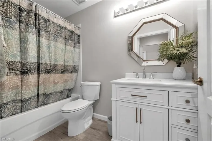 Guest Bath with tub