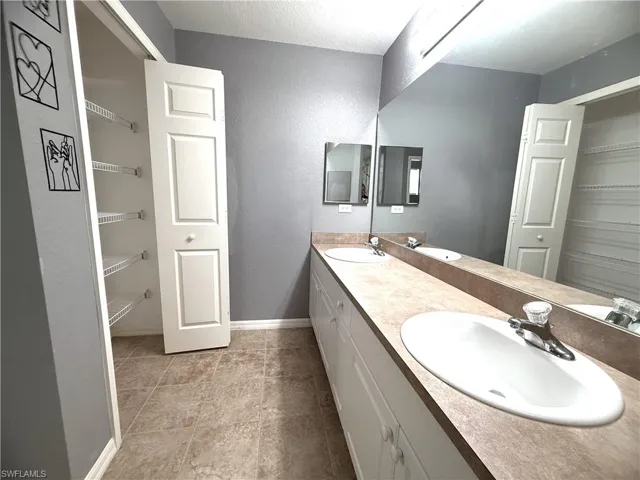 302 Nw 2nd Pl, Cape Coral, Florida 33993