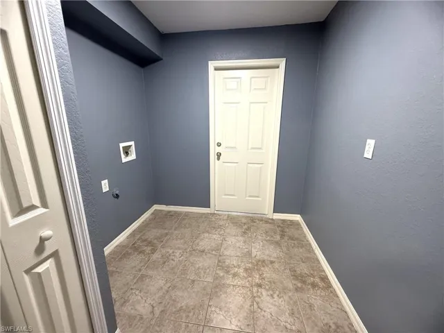 302 Nw 2nd Pl, Cape Coral, Florida 33993