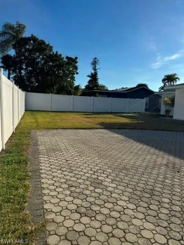 27541  Suffridge  DR, Bonita Springs, FL 34135