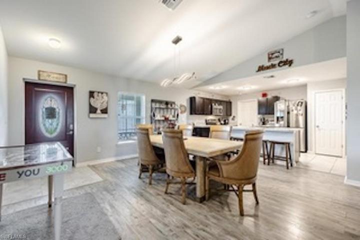 901 NE 18th TER, CAPE CORAL FL 33909