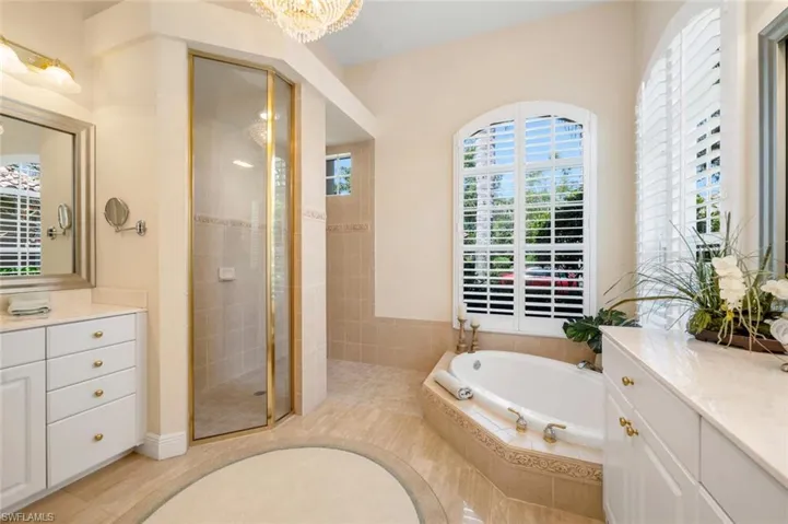 1078  Camelot  CIR, Naples, FL 34119
