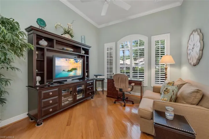 1078  Camelot  CIR, Naples, FL 34119