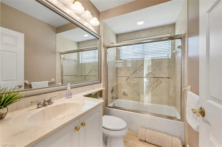1078  Camelot  CIR, Naples, FL 34119