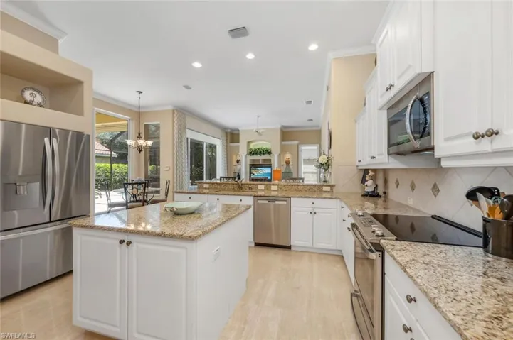 1078  Camelot  CIR, Naples, FL 34119