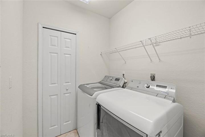Laundry room w/closet