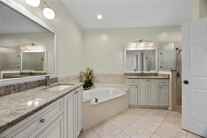 Dual vanities, large tub in Master en-suite