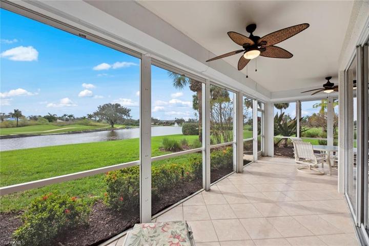 Screened lanai looking to the right