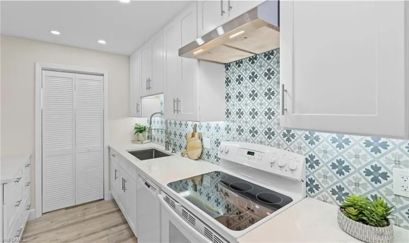788  Park Shore  DR, Naples, FL 34103