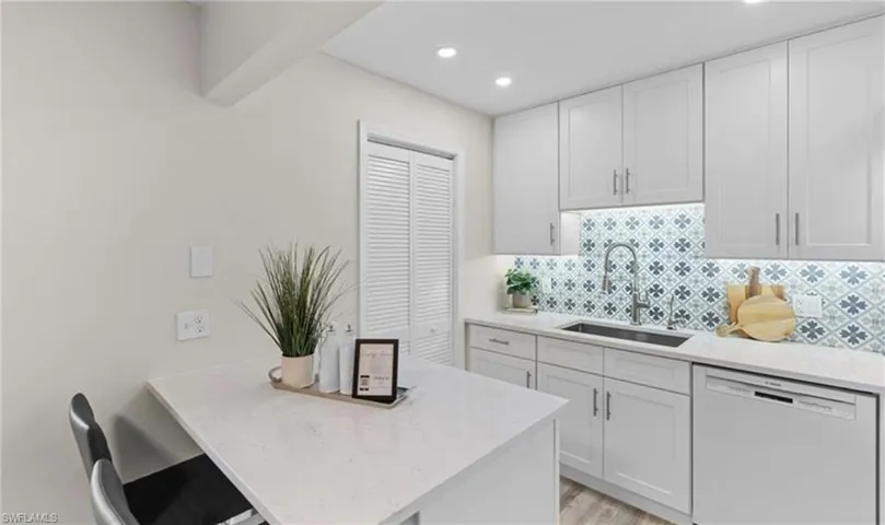 788  Park Shore  DR, Naples, FL 34103