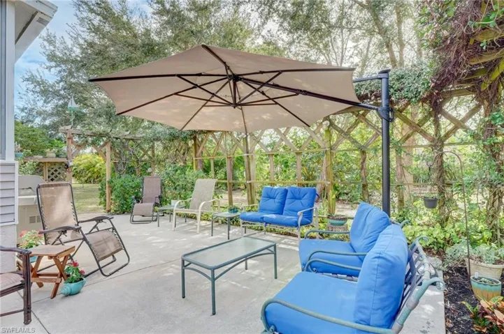 View of patio / terrace featuring outdoor lounge area