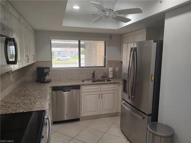 Granite countertops, stainless steel appliances