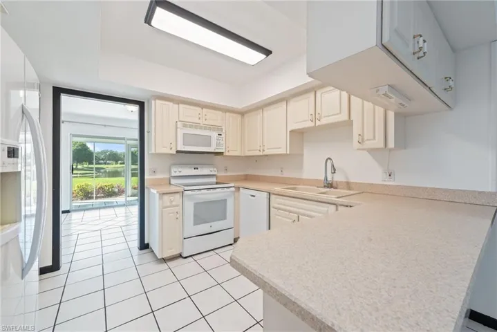 494 Bristle Cone Ln # 48, Naples, Florida 34113
