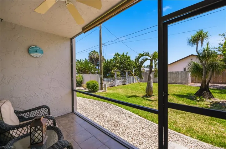 Screened patio with a ceiling fan, tiled flooring, and stucco exterior