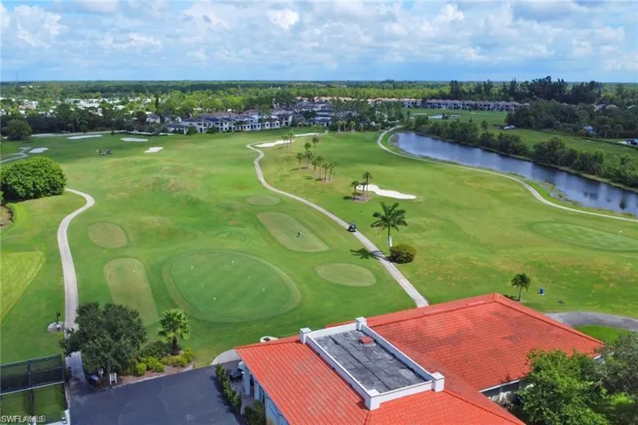 18 hole golf public, pay as you play, golf course with restaurant. Perfect for afternoon lunch and drinks with friends.