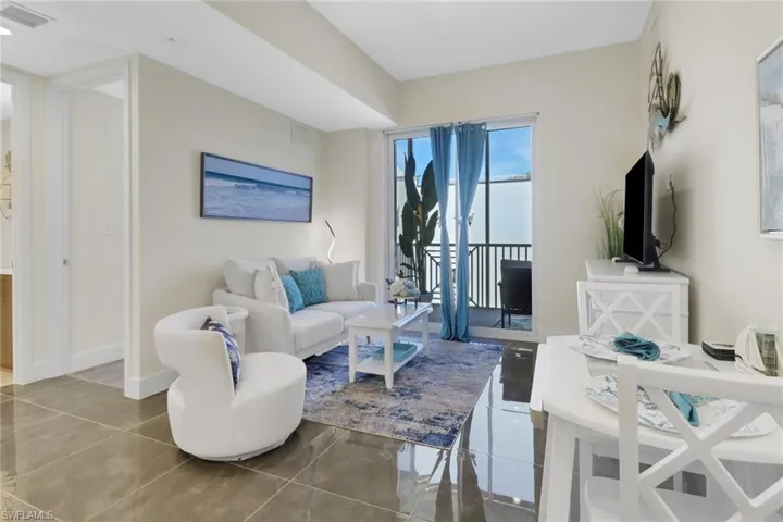 Soaring airy ceiings with great natural light