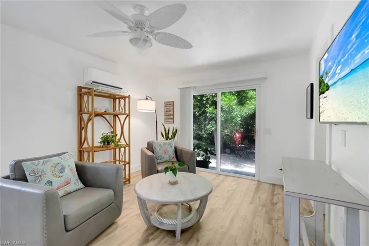 Access the casita through a separate entry.