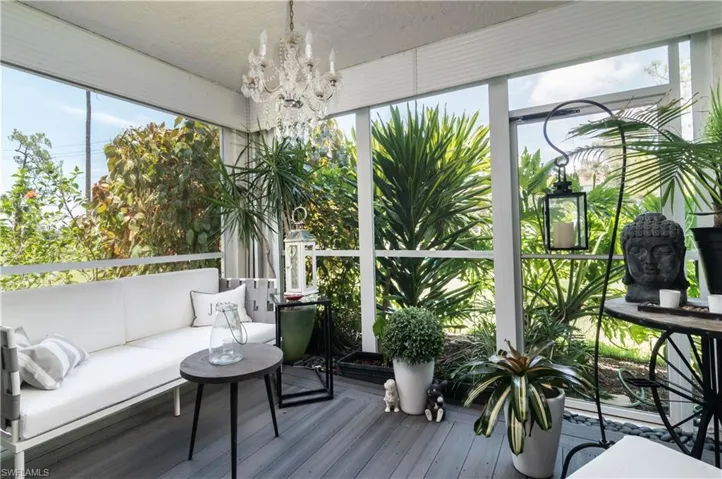 Showing Sunroom before owner moved out