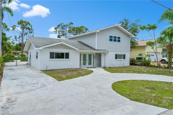 LARGE Home w/Separate Guesthouse & Fenced Backyard
