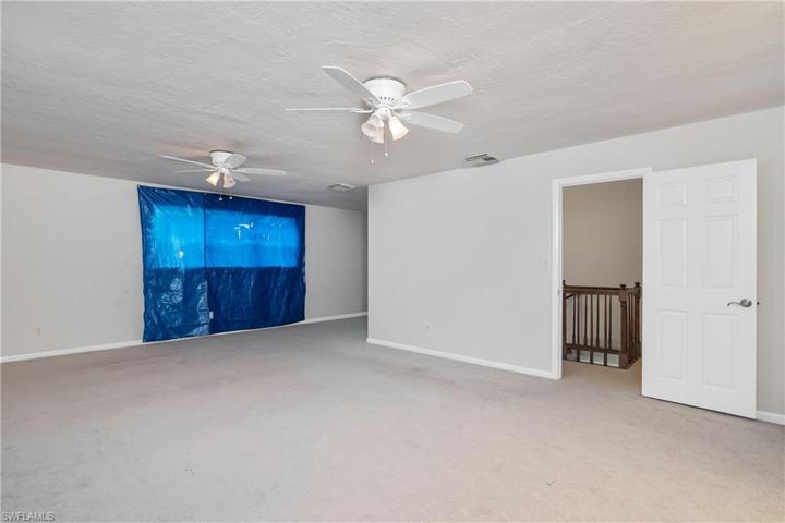 Secondary Owner’s Suite & Bath (Upstairs)