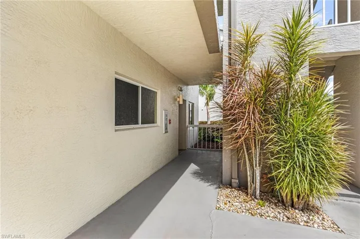 #110 at the end of the building means PRIVACY and CONVENIENCE. And it's only steps away from your assigned covered parking space.