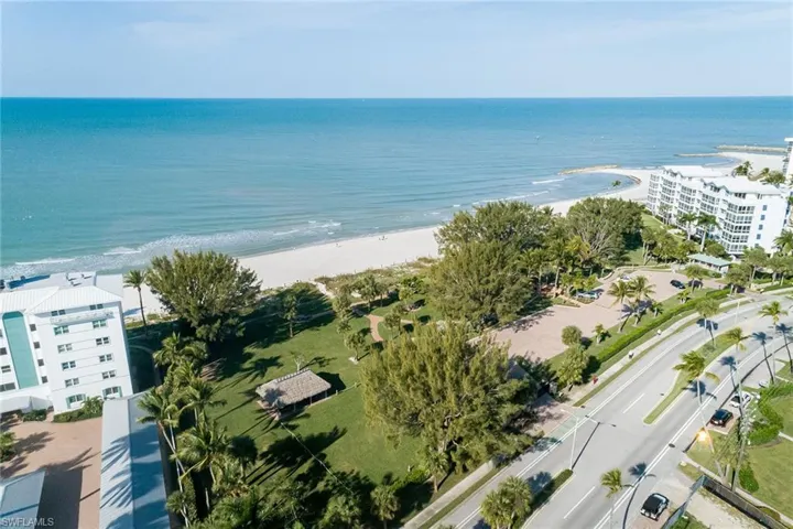 700 Bow Line Dr, Naples, Florida 34103