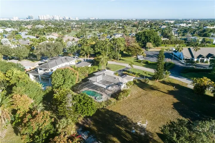 700 Bow Line Dr, Naples, Florida 34103