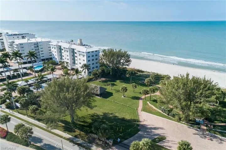 700 Bow Line Dr, Naples, Florida 34103