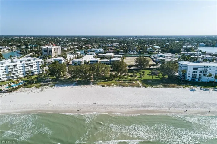 700 Bow Line Dr, Naples, Florida 34103