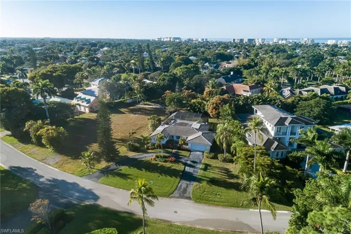 700 Bow Line Dr, Naples, Florida 34103