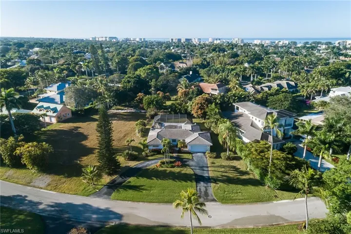 700 Bow Line Dr, Naples, Florida 34103