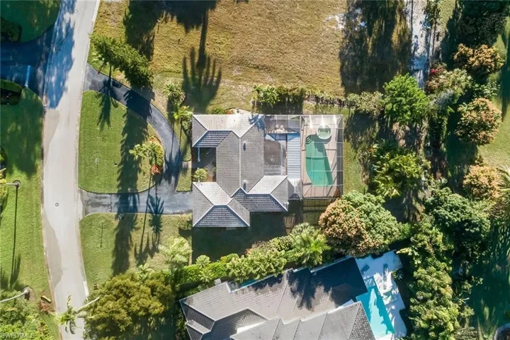 700 Bow Line Dr, Naples, Florida 34103