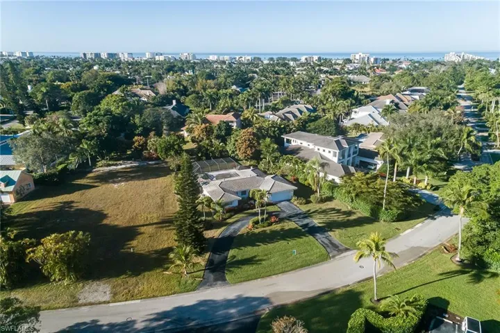 700 Bow Line Dr, Naples, Florida 34103