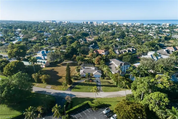 700 Bow Line Dr, Naples, Florida 34103