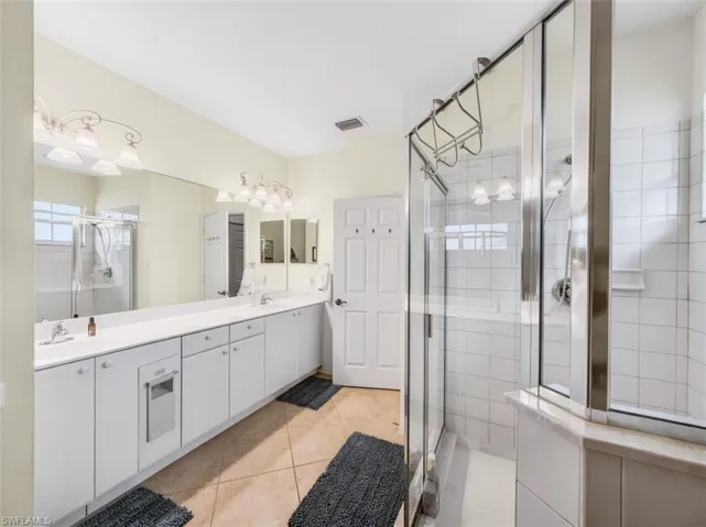 8175 Celeste Dr 1229, Naples, Florida 34113