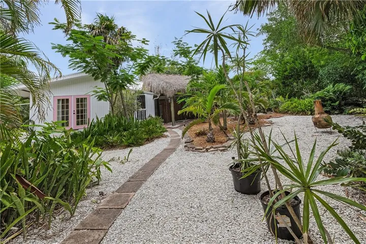 7697 Beach Daisy Ln, Bokeelia, Florida 33922