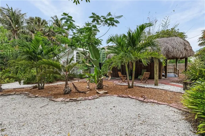 7697 Beach Daisy Ln, Bokeelia, Florida 33922