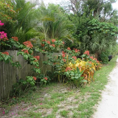7697 Beach Daisy Ln, Bokeelia, Florida 33922