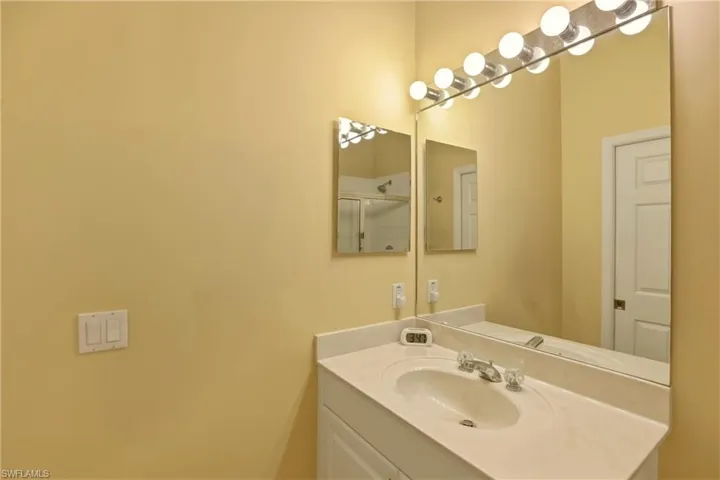 Main bedroom Full bath with vanity and a shower stall