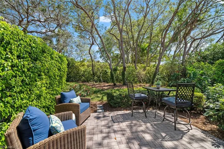 6644  Trident  WAY, Naples, FL 34108
