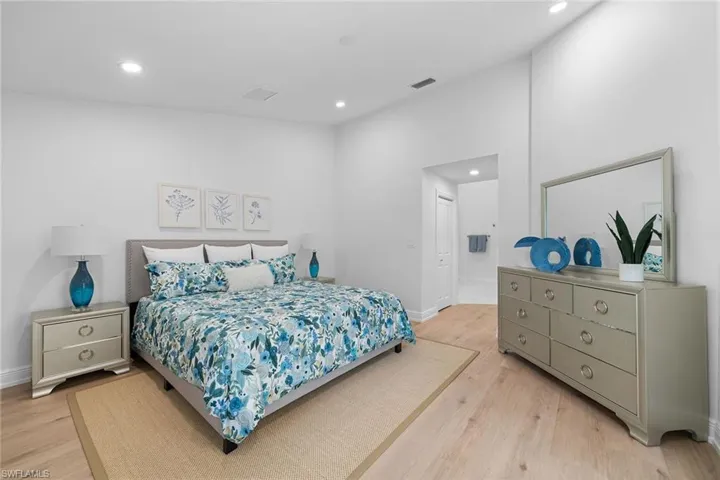 6644  Trident  WAY, Naples, FL 34108