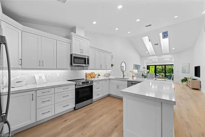 6644  Trident  WAY, Naples, FL 34108