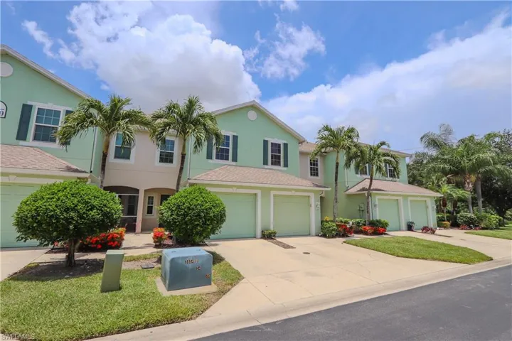 3630 Pine Oak Cir 105, Fort Myers, Florida 33916