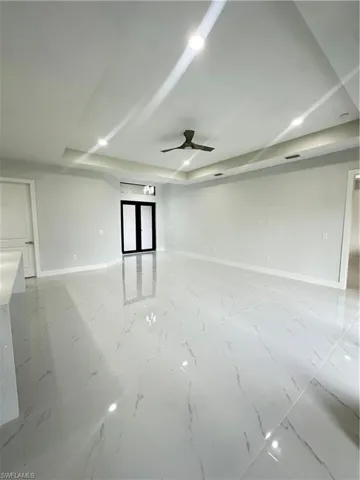 Empty room with ceiling fan