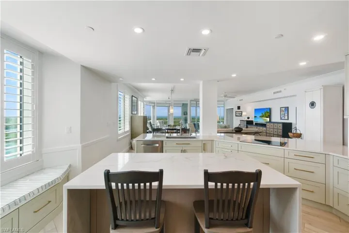 Tons of counter space in here