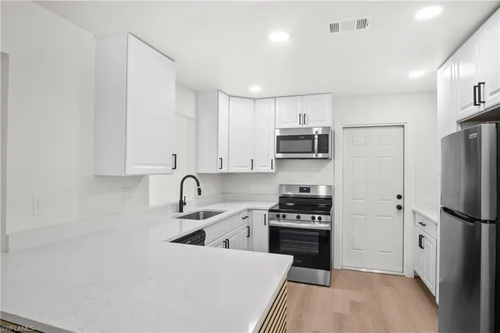 1411 Se 5th Pl, Cape Coral, Florida 33990