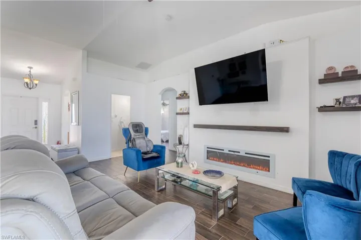 16 Nw 18th Ave, Cape Coral, Florida 33993