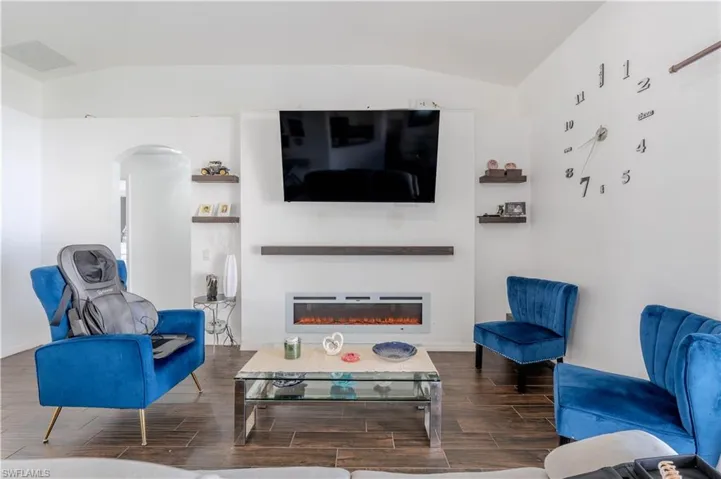 16 Nw 18th Ave, Cape Coral, Florida 33993