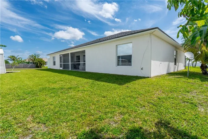 16 Nw 18th Ave, Cape Coral, Florida 33993
