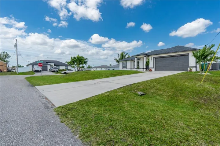 16 Nw 18th Ave, Cape Coral, Florida 33993